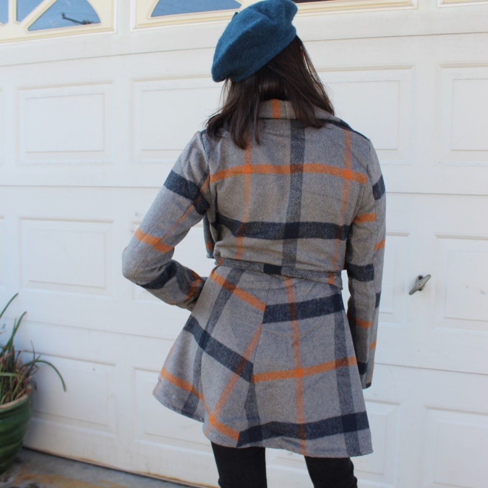 🆕//Fall Favorite Collection// Plaid Charcoal Coat - Picture 7 of 8